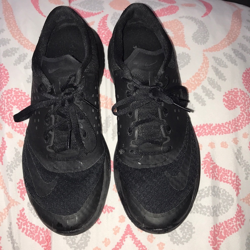 Nike tennis shoes